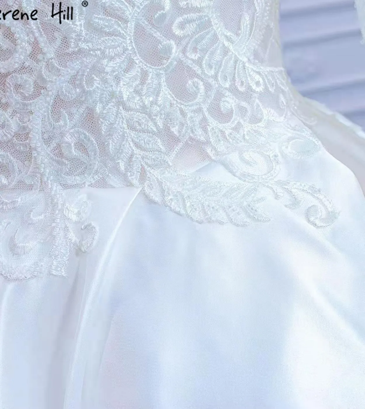 Abiti da sposa con spacco alto in raso bianco Serene Hill 2023 Abiti da sposa con perline in pizzo a linea Hm67292 Abito da spos