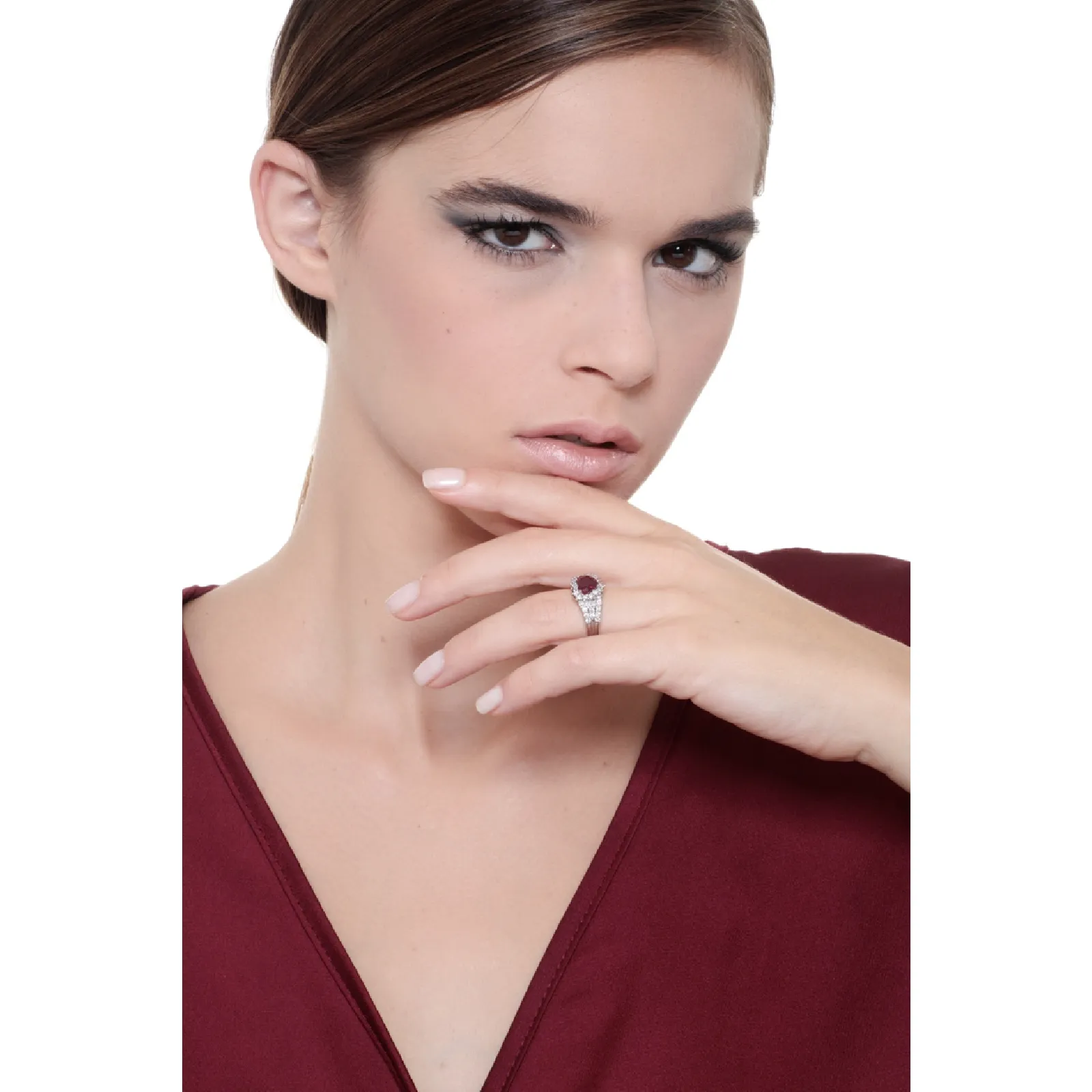Anello fascia in oro bianco 18k con Rubino a cuore e diamanti
